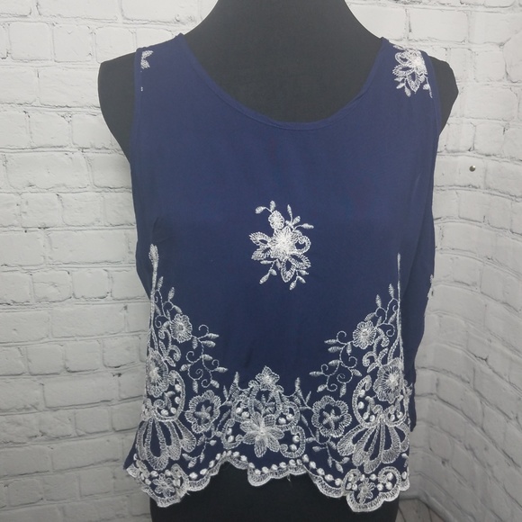 Romeo & Juliet Crop Top -  Sz L - Picture 1 of 5